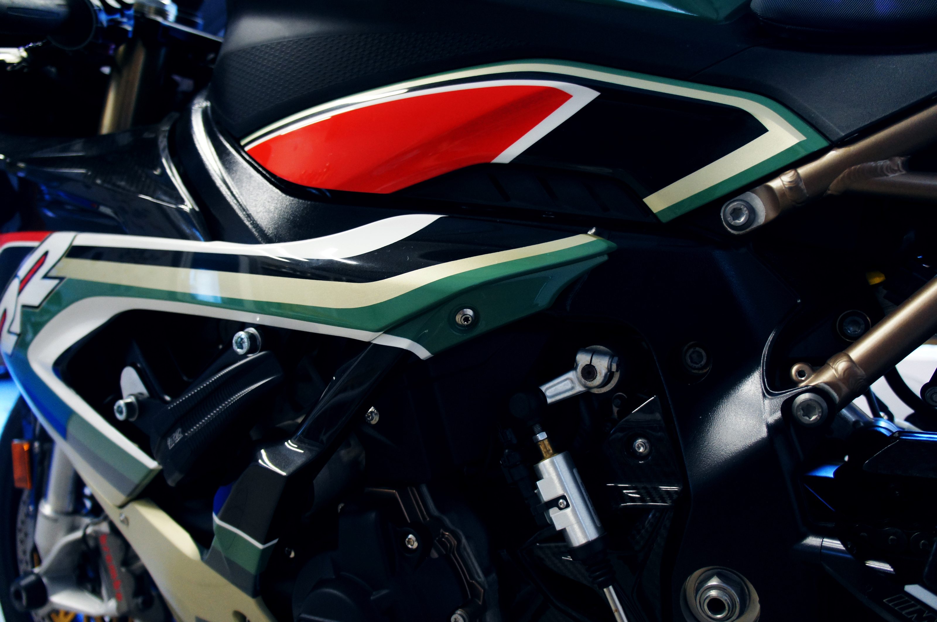 Vitelli Racing Artworks: BMW S1000RR — Изображение №6 — Брендинг на Dprofile