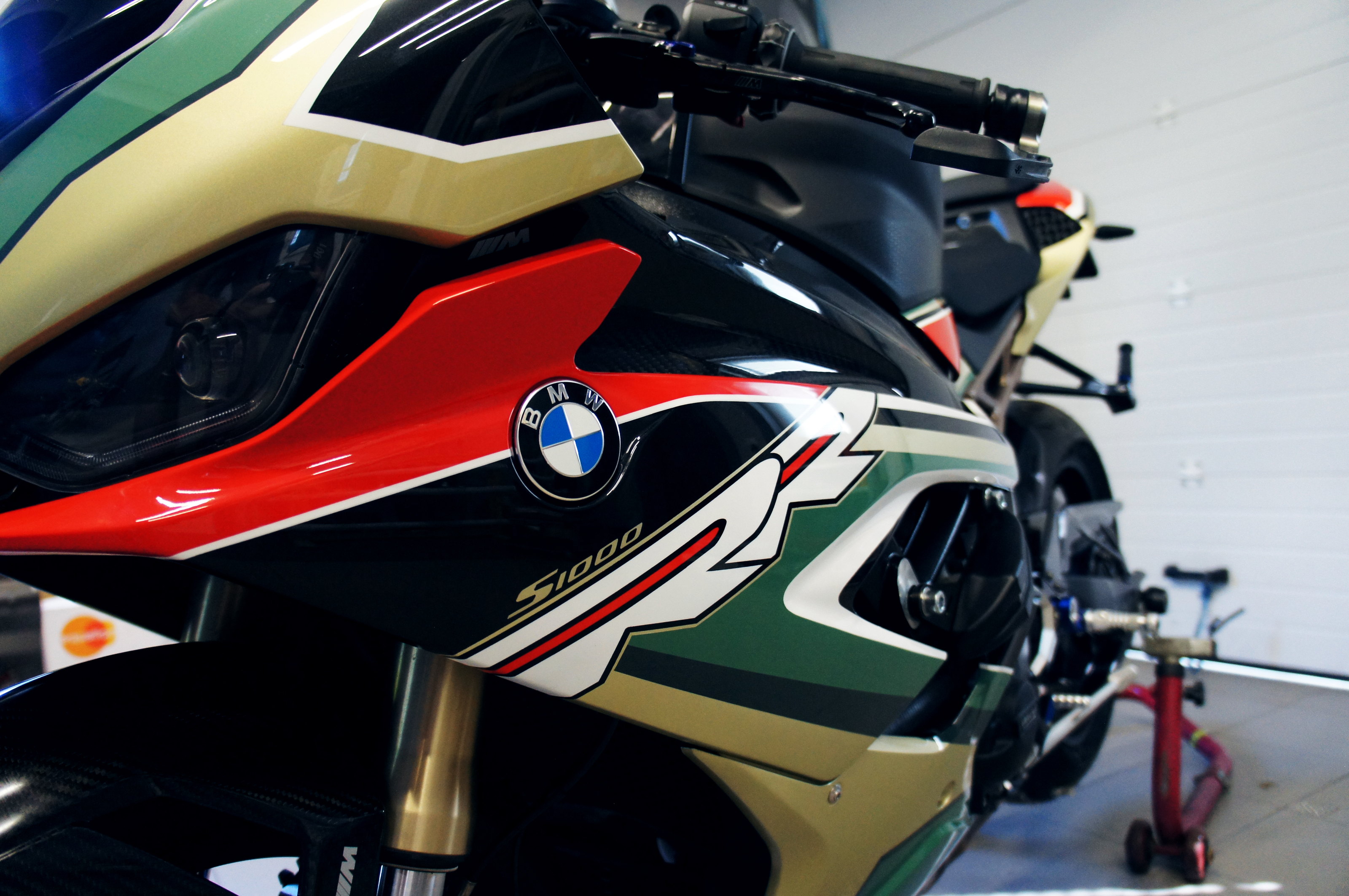 Vitelli Racing Artworks: BMW S1000RR — Изображение №7 — Брендинг на Dprofile