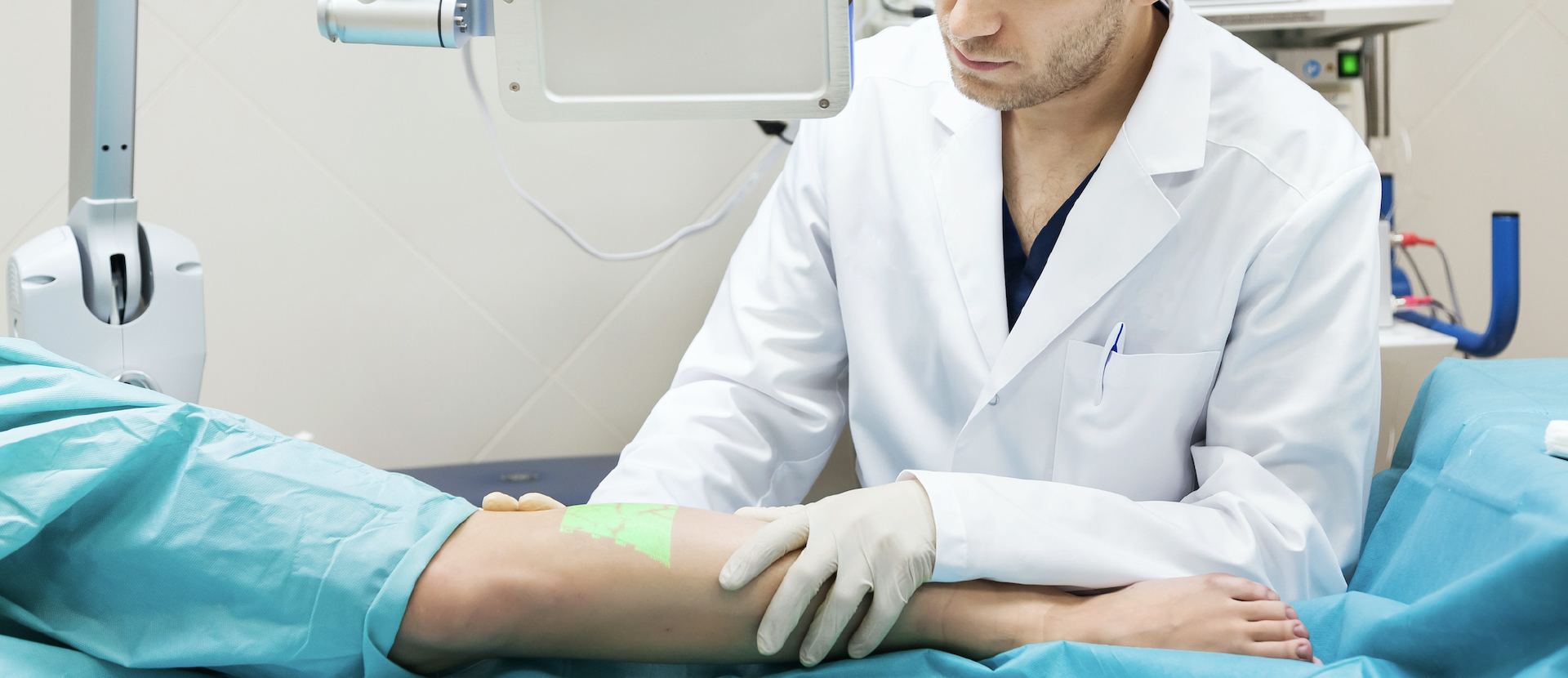 VenoClinica | Медицинский центр флебологии — Изображение №2 — Брендинг, Графика на Dprofile