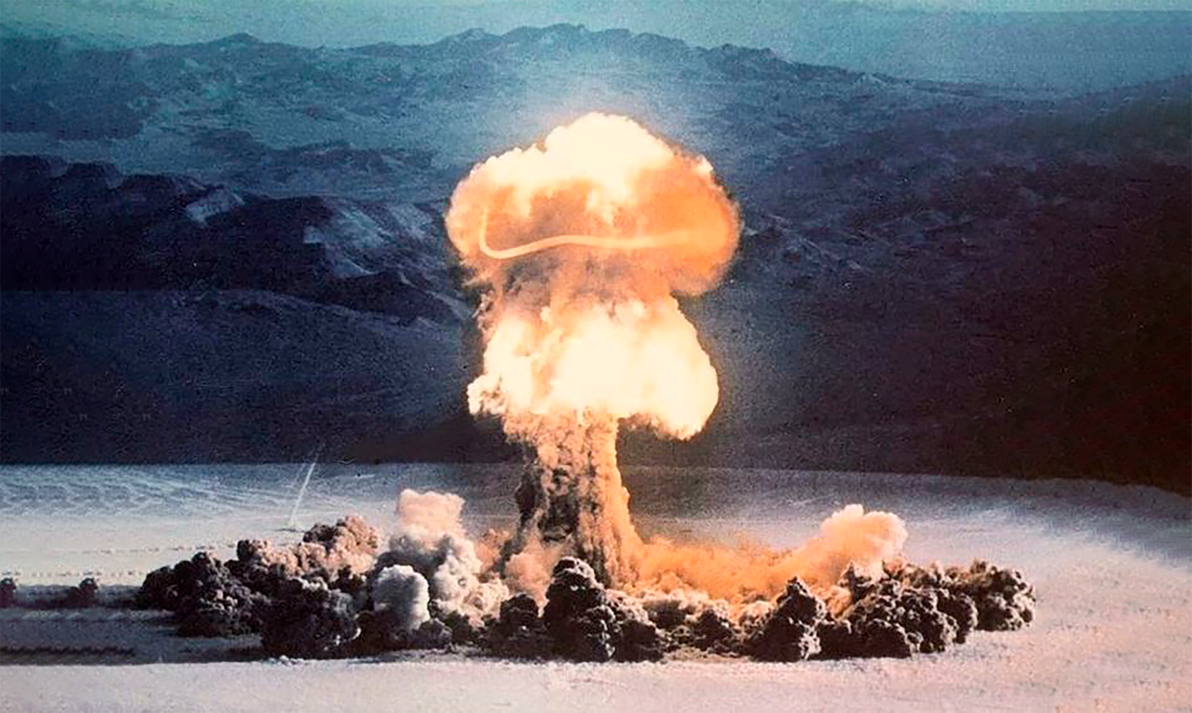 СЕРИЯ ПЛАКАТОВ «WITNESS OF THE ATOMIC BOMB» — Изображение №1 — Графика на Dprofile