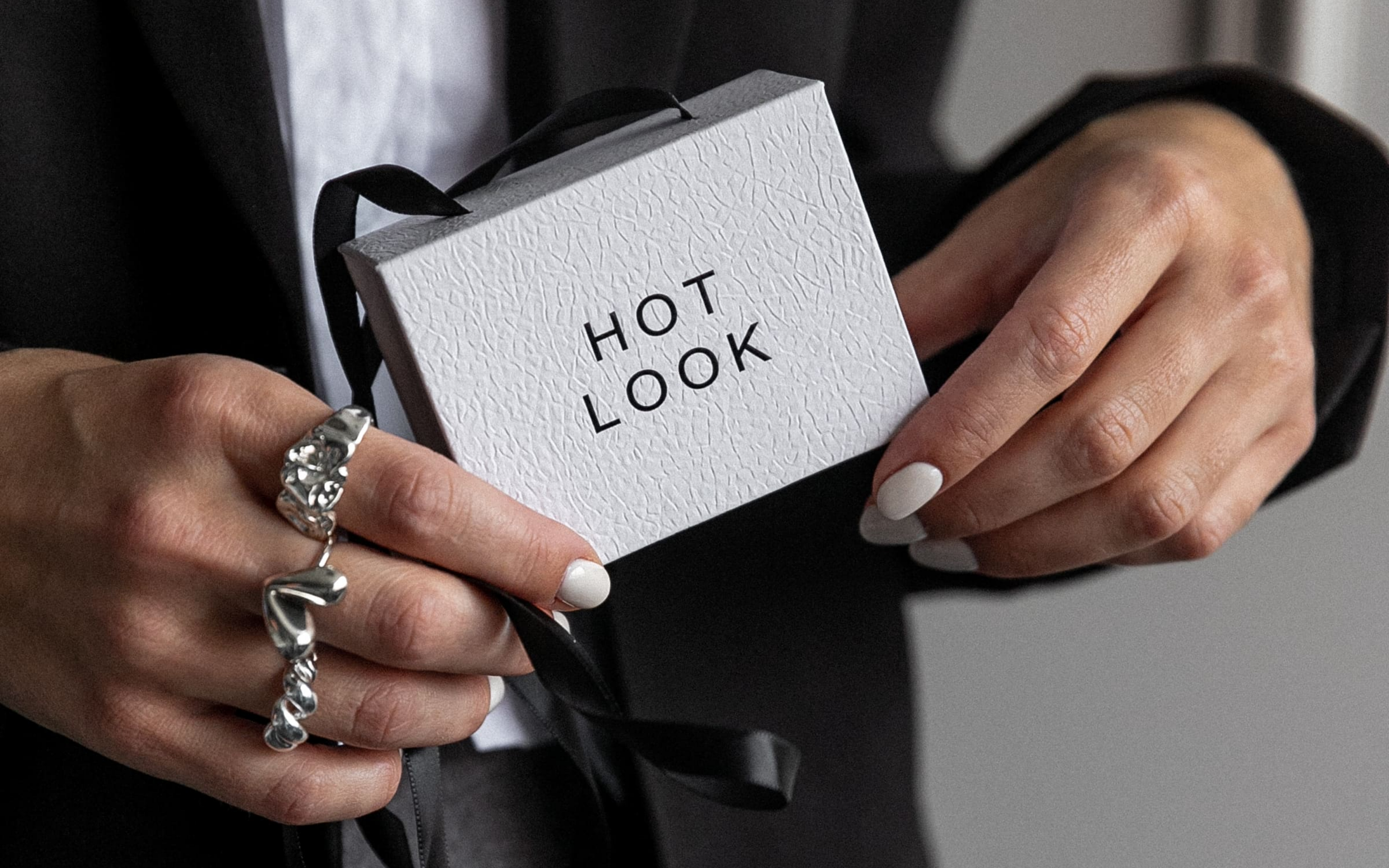 Сайт-брендбук HOT LOOK — Изображение №8 — Интерфейсы, Брендинг на Dprofile