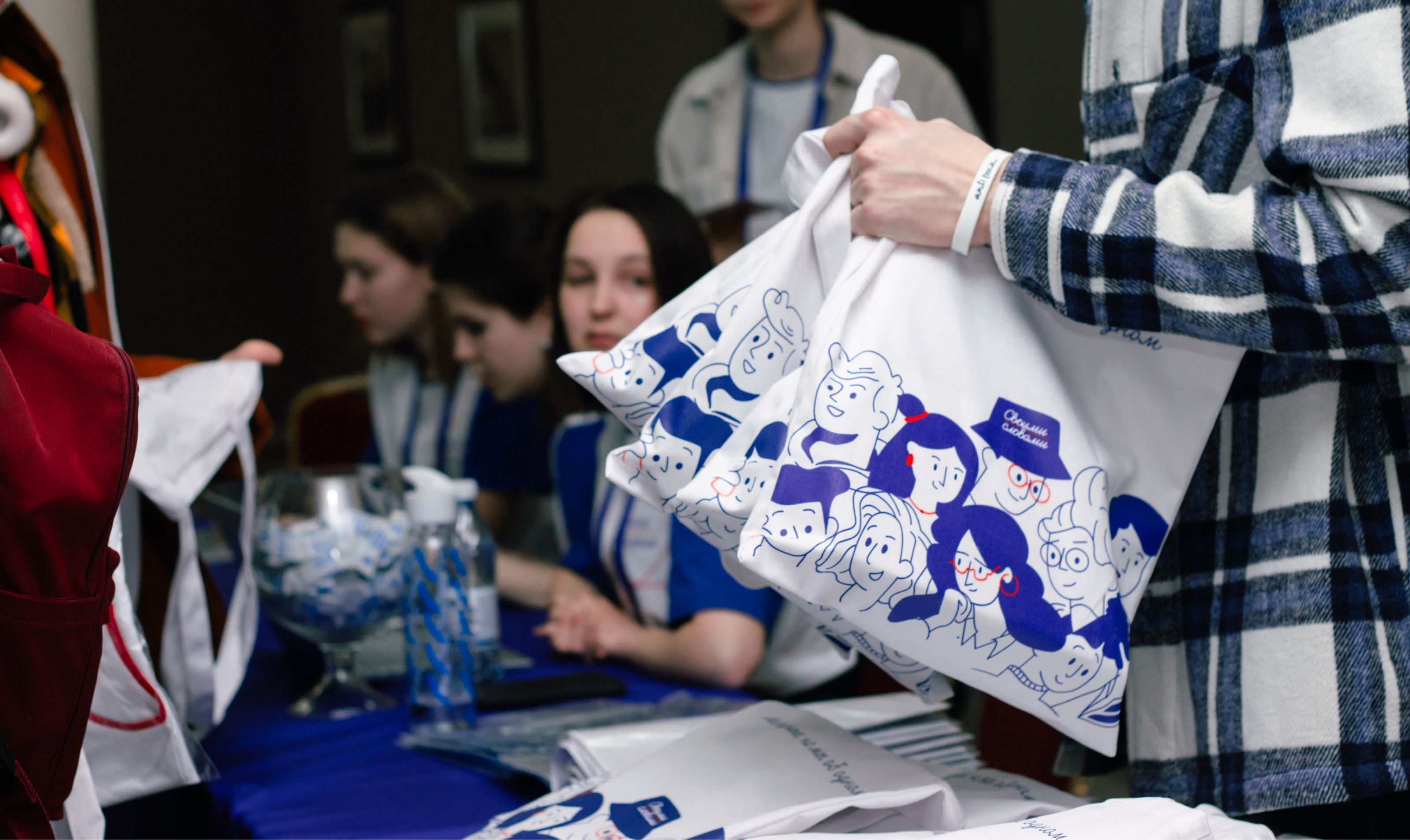 Мерч и оформление Суперфинала «Своими Словами»» — Изображение №11 — Брендинг, Иллюстрация на Dprofile