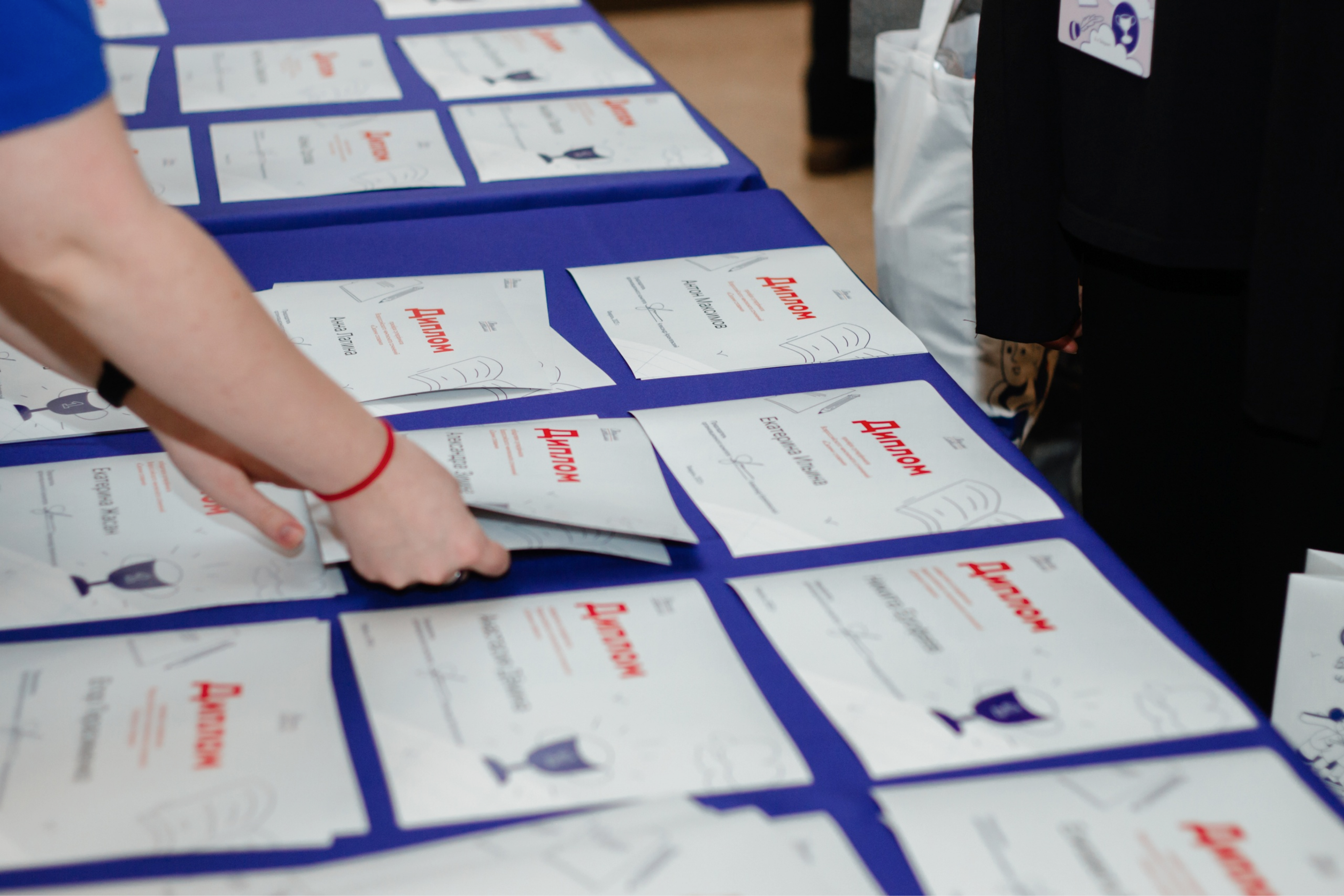 Мерч и оформление Суперфинала «Своими Словами»» — Изображение №21 — Брендинг, Иллюстрация на Dprofile