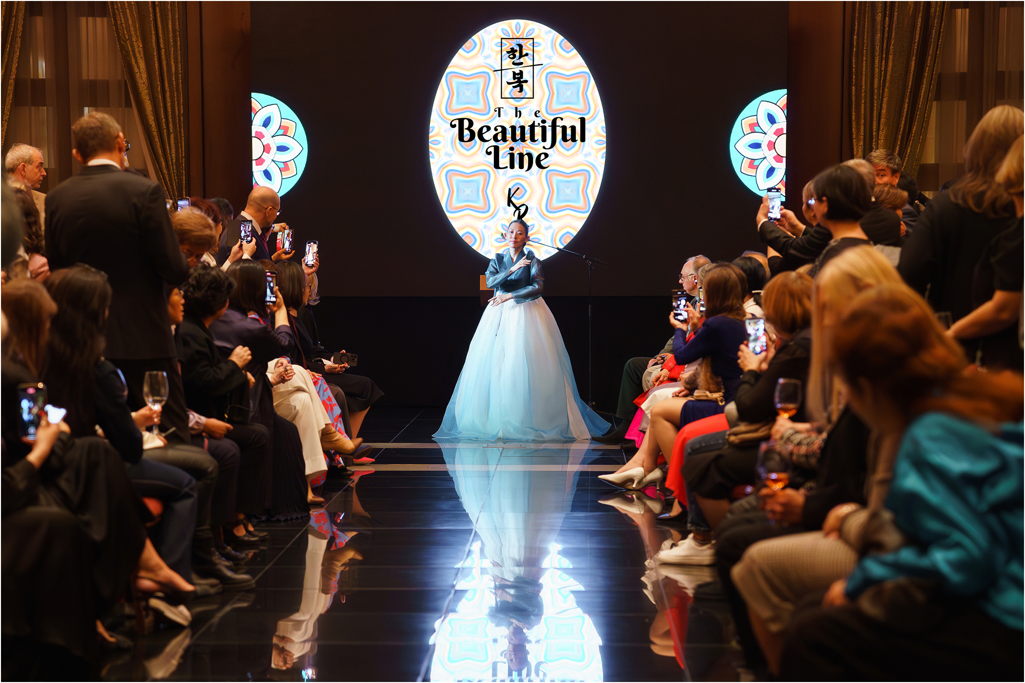 Дефиле The Beautiful Line — Изображение №11 — Брендинг, Анимация на Dprofile
