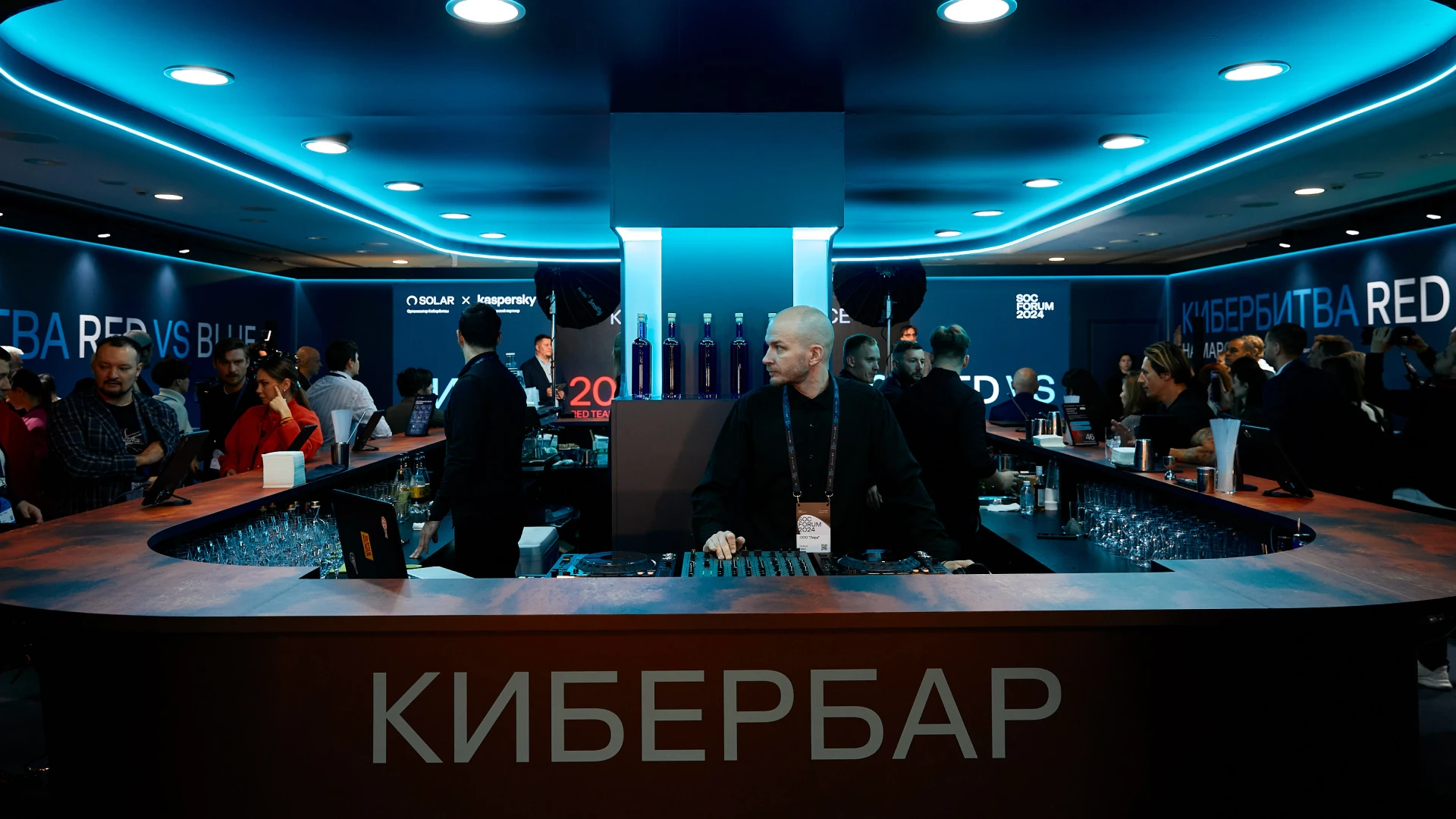 Айдентика для «Недели кибербезопасности» и SOC Forum 2024 — Изображение №19 — Брендинг, Графика на Dprofile