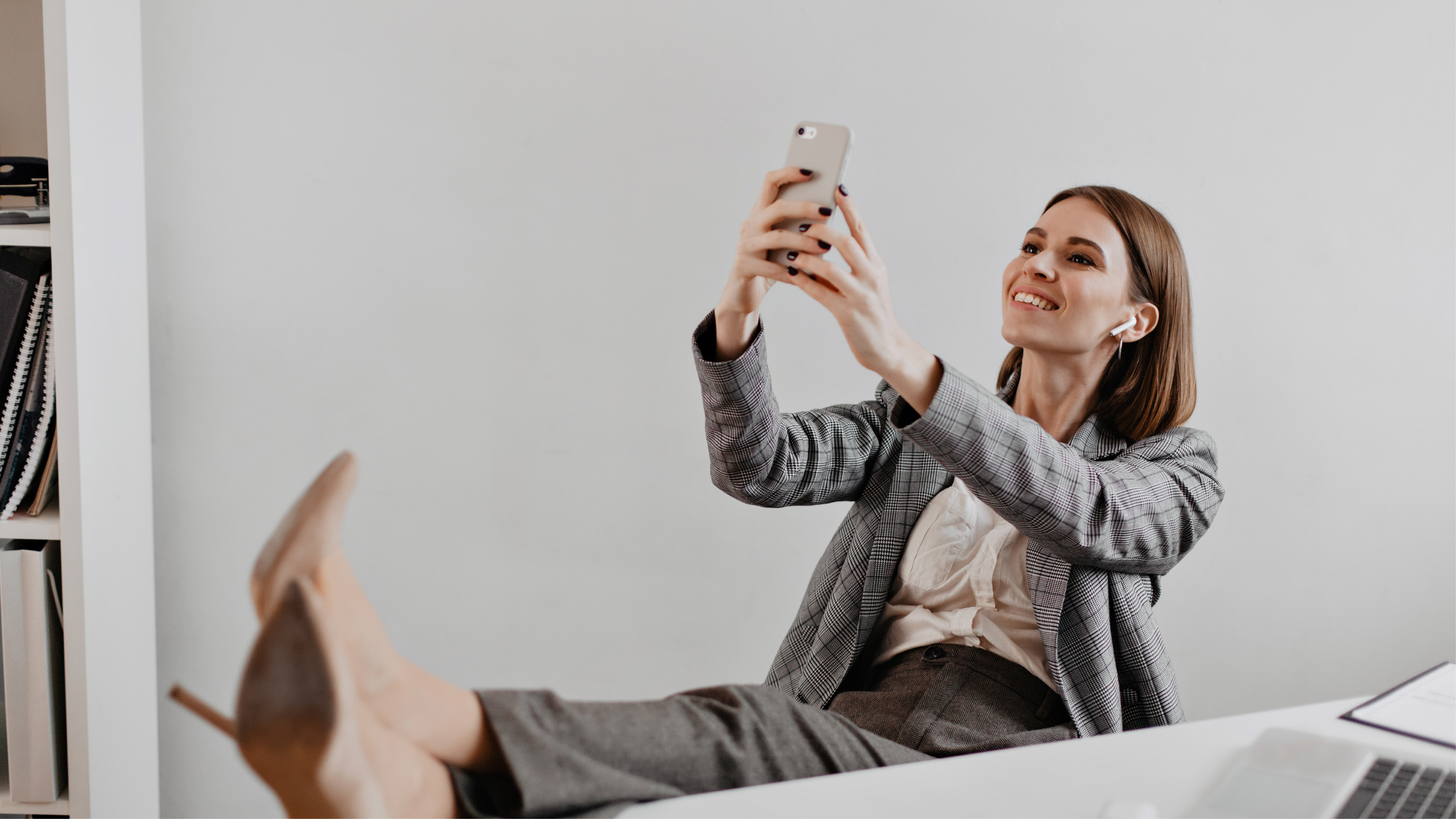 Фирменный стиль/ нейминг для бренда женской одежды — Изображение №21 — Брендинг на Dprofile