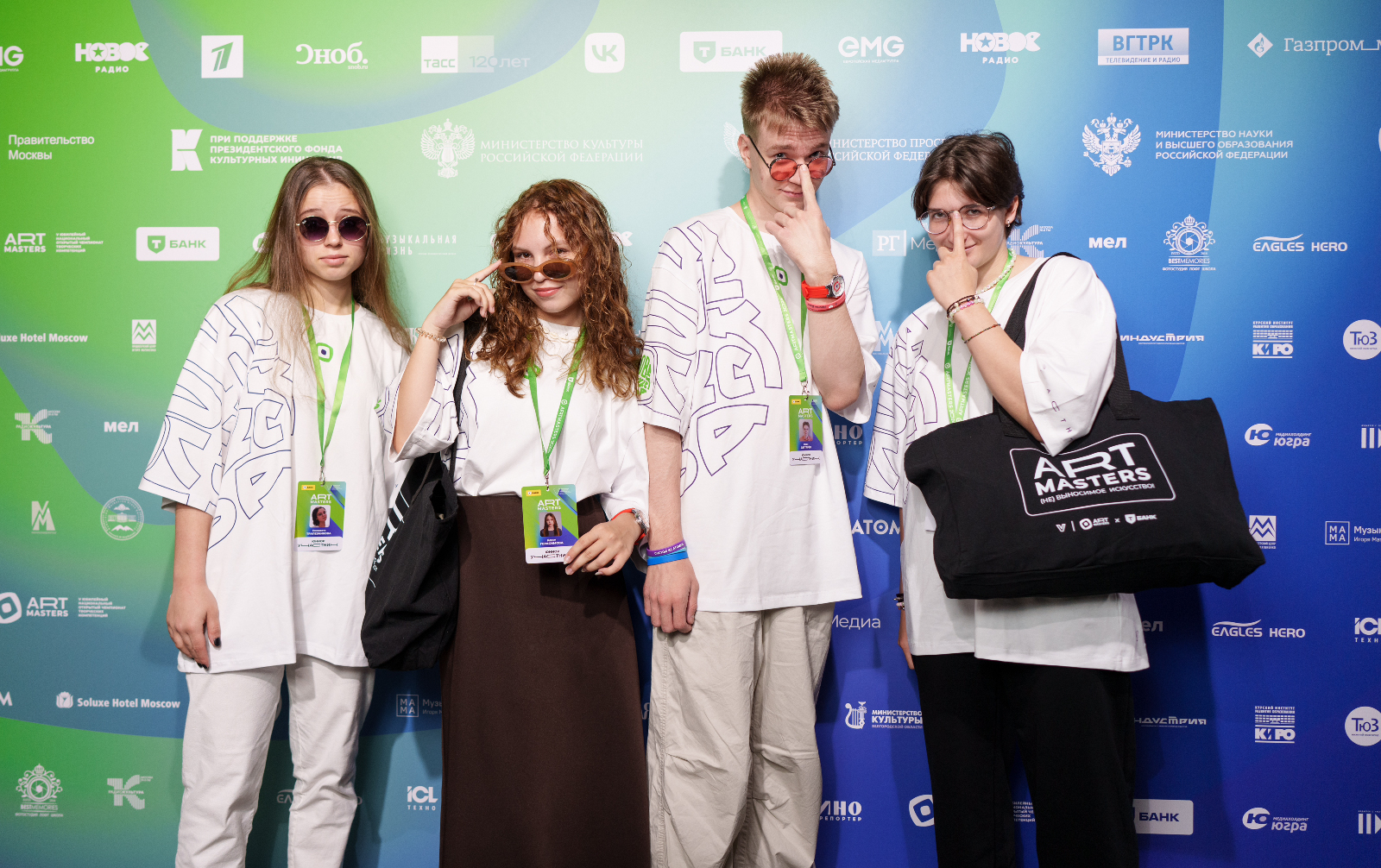 Мерч "Человек искусства" — Изображение №13 — Брендинг, Графика на Dprofile