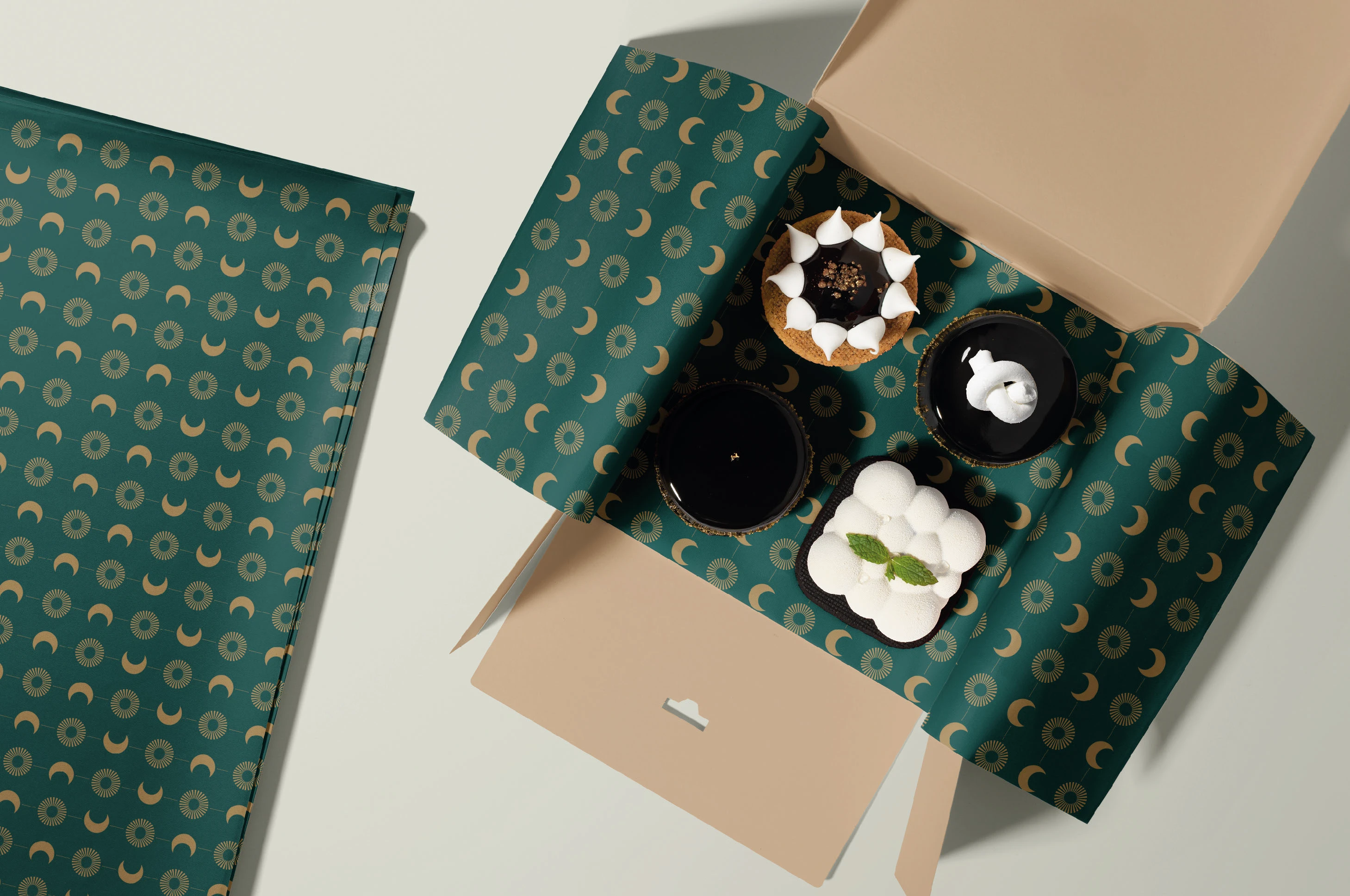 Sun and Moon Cafe — Изображение №32 — Брендинг на Dprofile