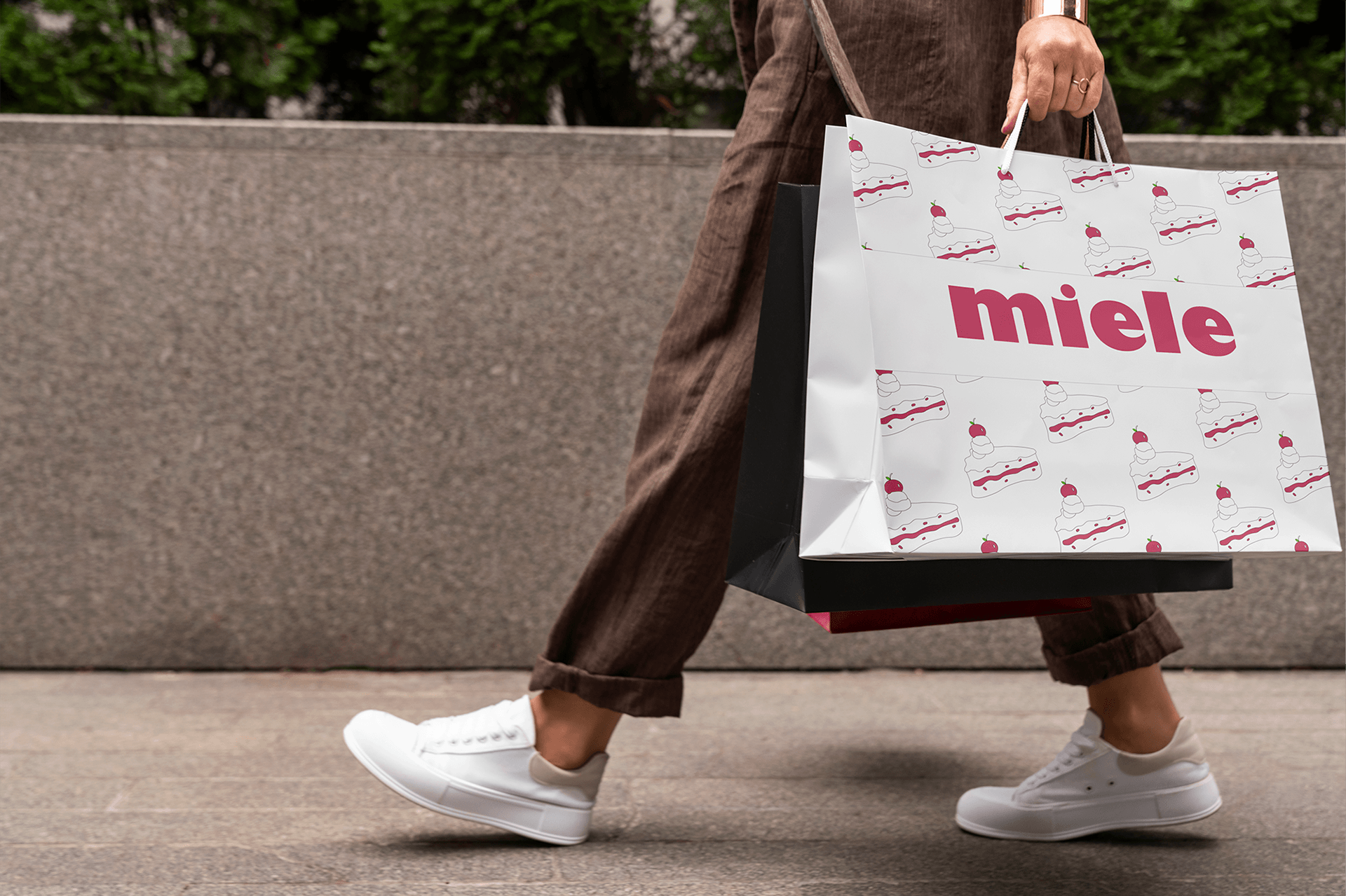 miele | Логотип и фирменный стиль для кондитерской — Изображение №4 — Брендинг на Dprofile