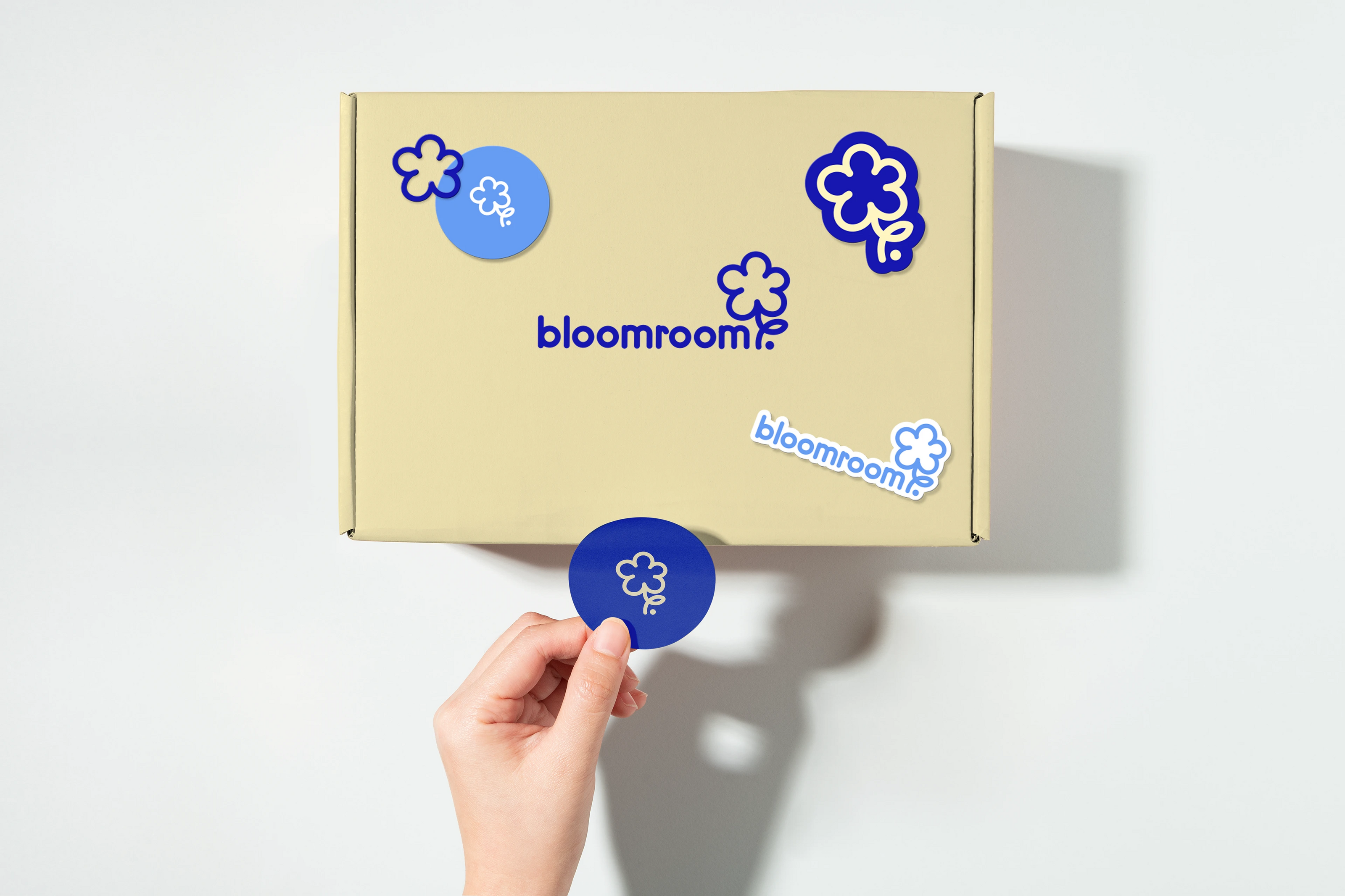 bloomroom | Фирменный стиль для цветочного бутика — Изображение №5 — Брендинг на Dprofile