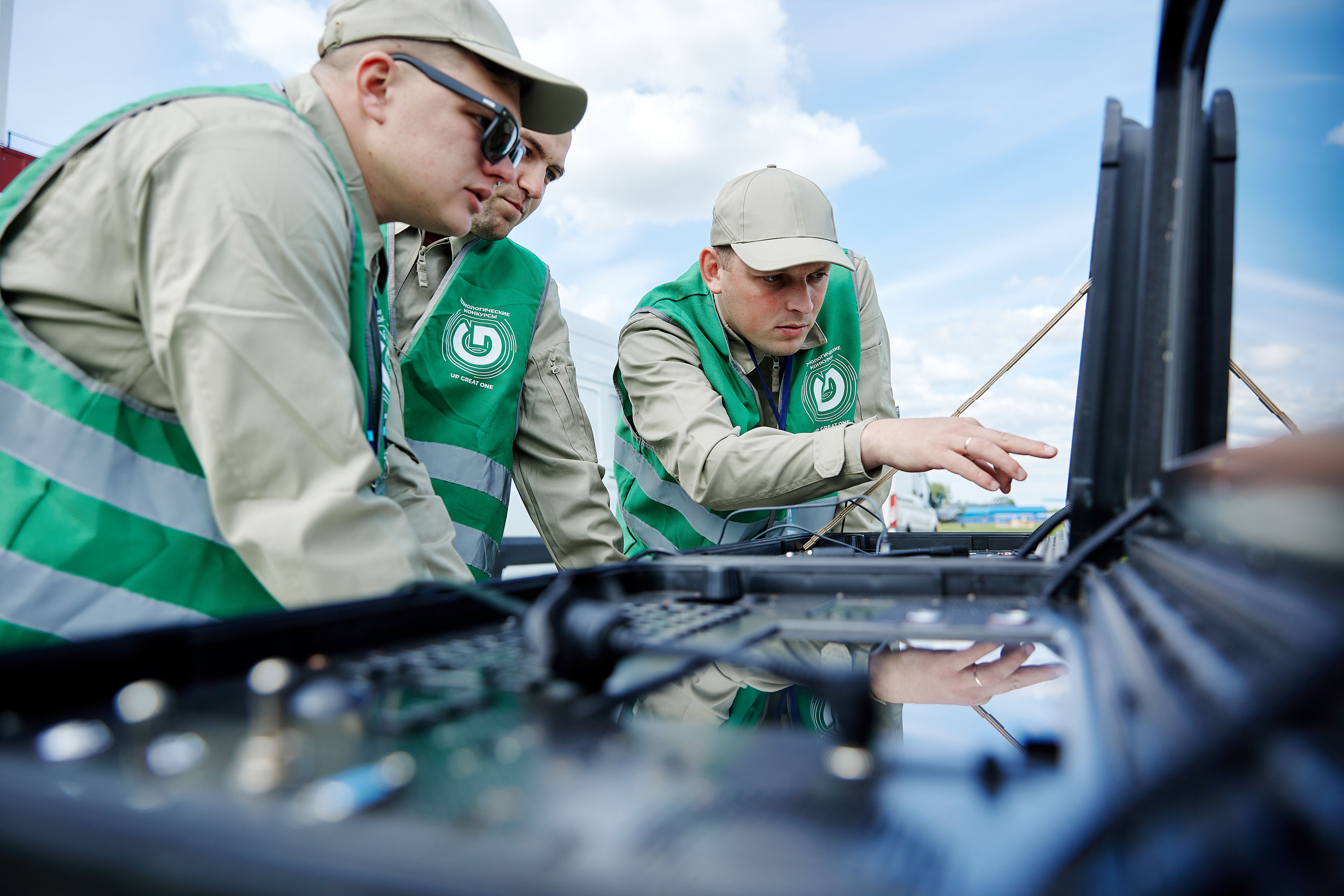 Экспедиция в поиске. Айдентика для конкурсов НТИ — Изображение №2 — Брендинг, Графика на Dprofile