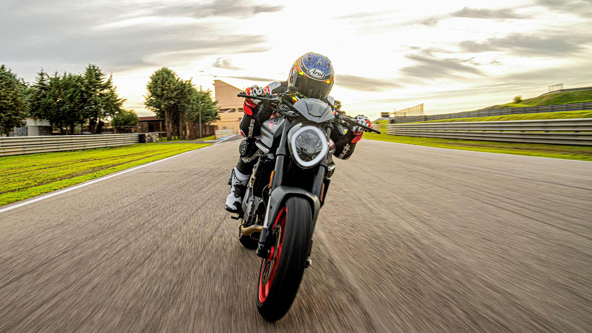 Ducati — Изображение №5 — Интерфейсы на Dprofile